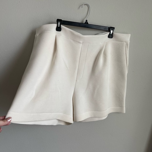 Lezé the Label Piper shorts in bone - Picture 7 of 9